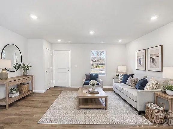 2nd image of 1013 Suncrest Ave
