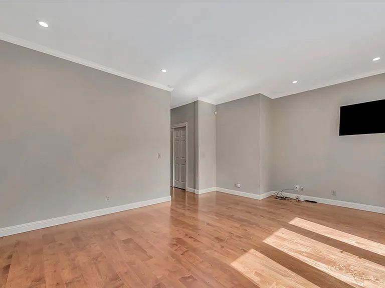 811 College Ave — Photo 26