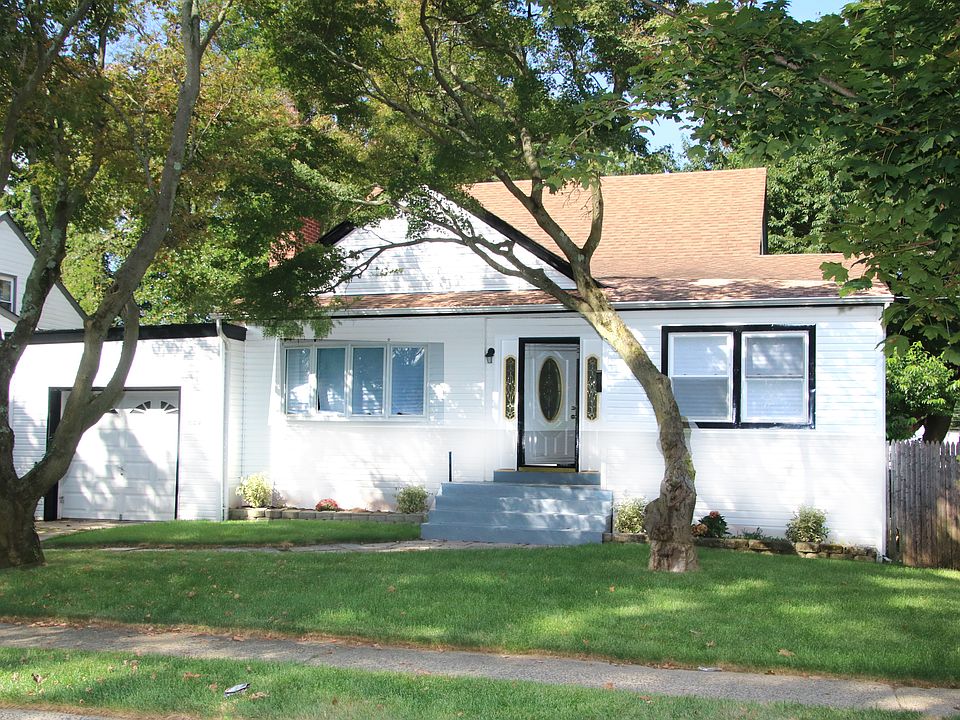 1st image of 822 Cleveland St
