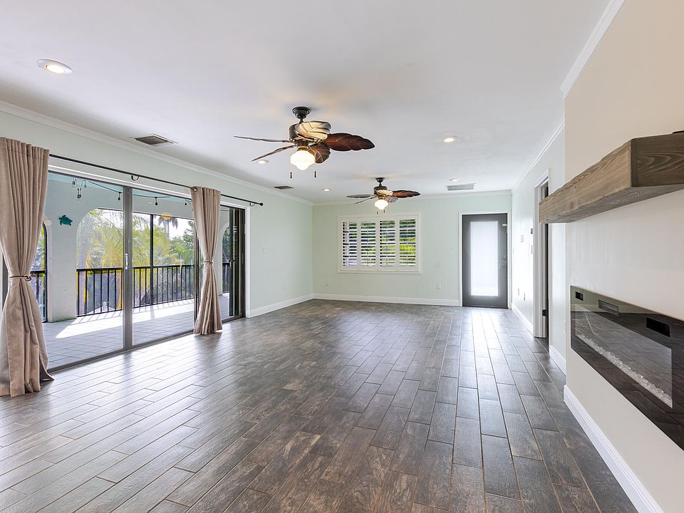 1st image of 110 S Bahama Dr