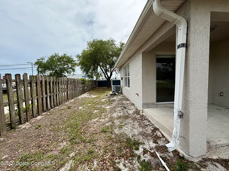 915 Twisting Branch Ct — Photo 3