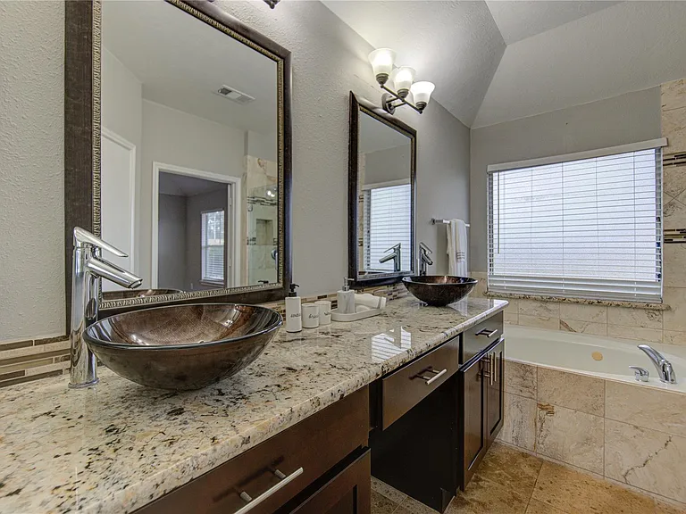 14802 Newton Falls Ln — Photo 18