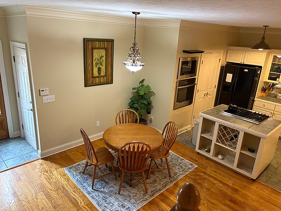 5th image of 15 Charleston Cir