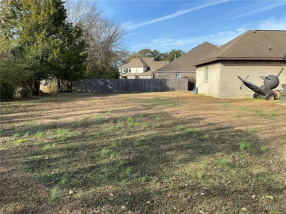 2nd image of 11742 Meadowlawn Dr