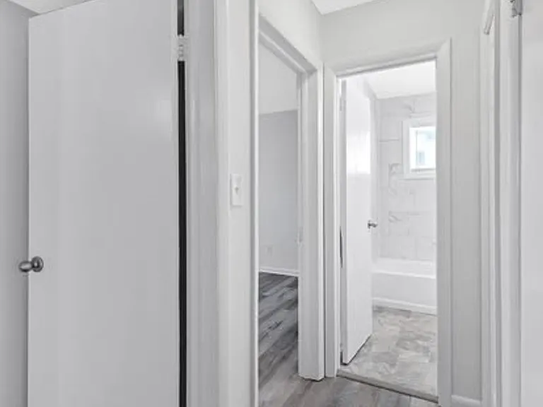 642 Dresden Dr — Photo 17