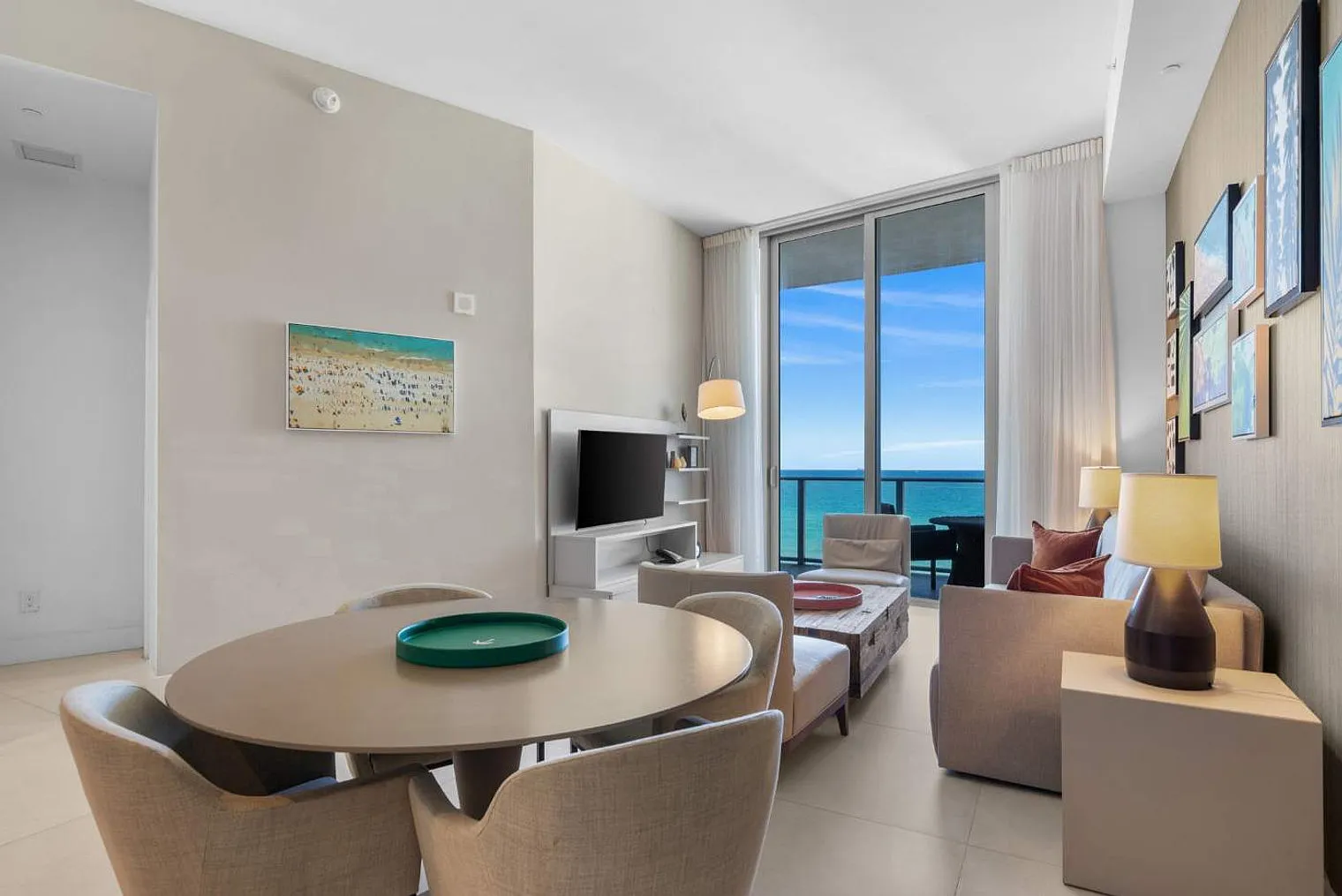 1 bed, 1.0 bath, 796 sqft, $4,819 — Photo 2