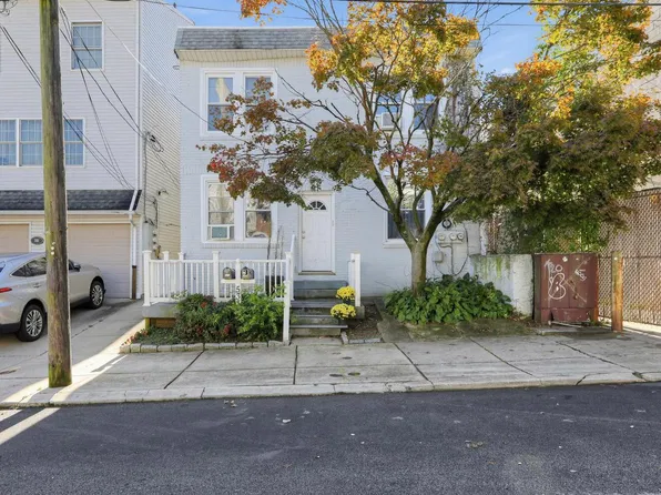 533 Gerhard St, Philadelphia, PA 19128