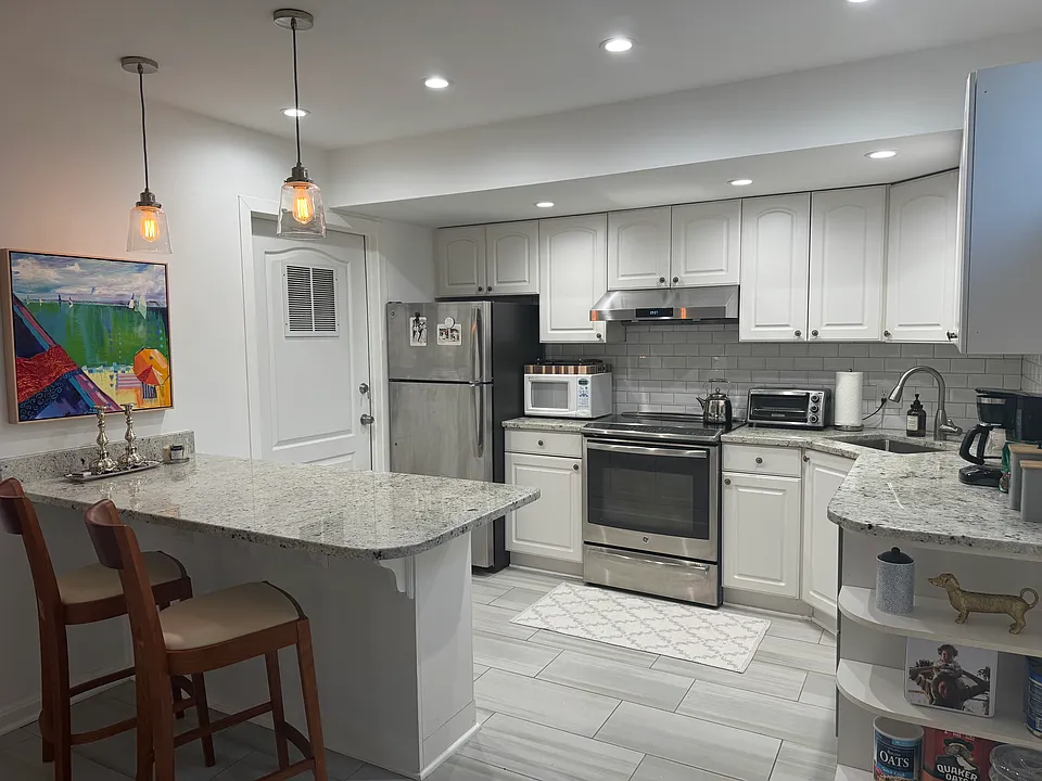 Eat-in Kitchen