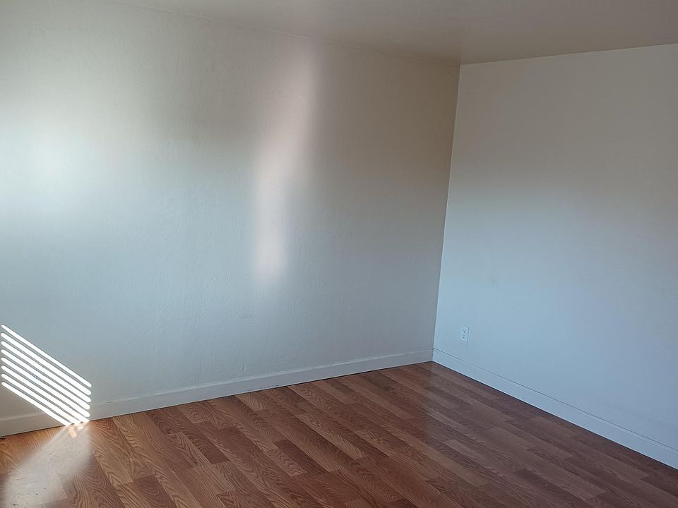 2nd image of 941 37th St #3