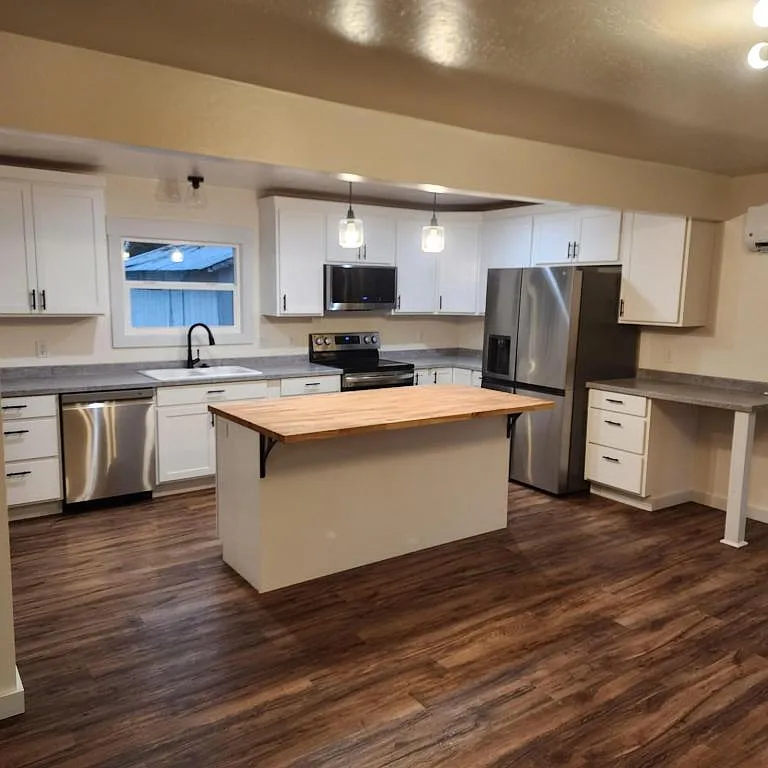 1411 Florence Ln — Photo 3