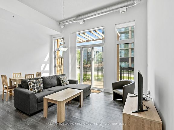 3rd image of 253 Albert St #5