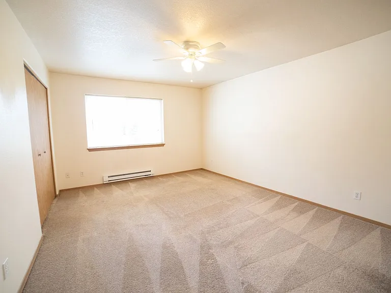 370 N Douglas St — Photo 17