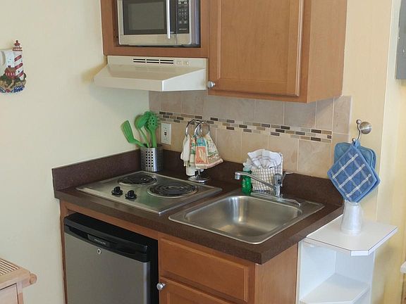 3rd image of 805 E 8th St #508