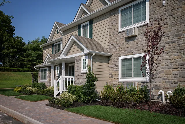 Fairfield Townhouses At Holtsville — Photo 28