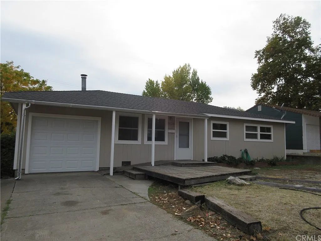 809 Yama St photo 1