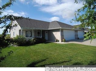 913 Prairie Oak Dr, Belle Plaine, MN 56011