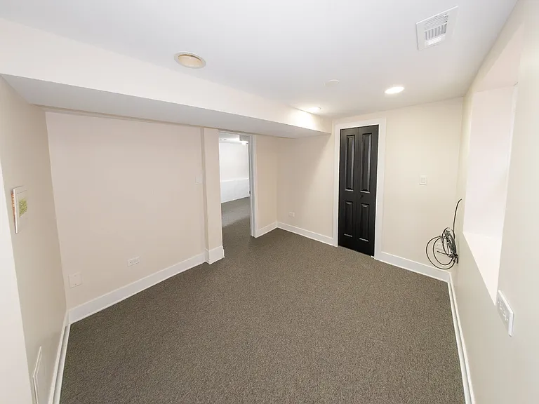 3233 W Berteau Ave — Photo 18
