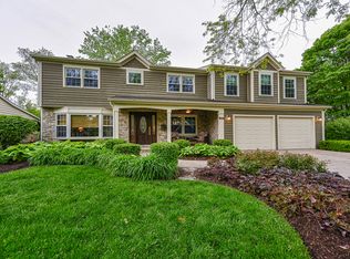 688 Plumtree Rd, Glen Ellyn, IL 60137