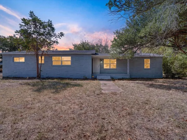 1225 W Belknap St, Jacksboro, TX 76458