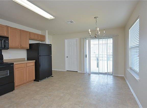 5th image of 131 Holmstrom St
