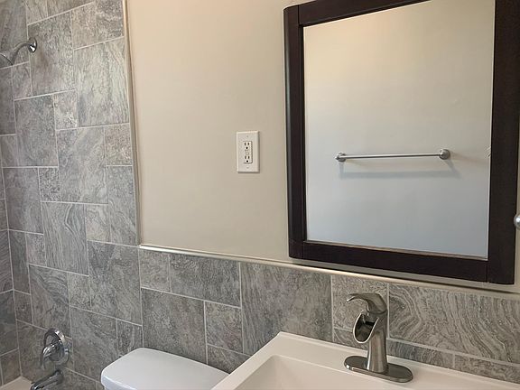 5th image of 7158 Vernon Ave