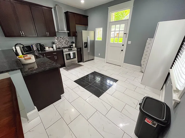 127 N Jefferson St — Photo 11