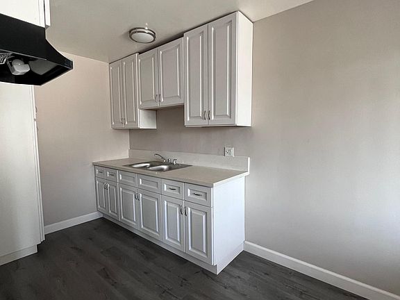 3rd image of 4828 E 58th St #D