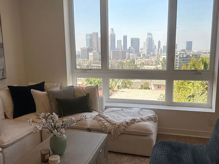 1056 N Joels Pl — Photo 21