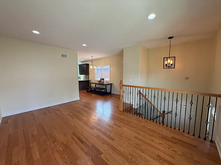 1110 N Christiana Ave — Photo 3