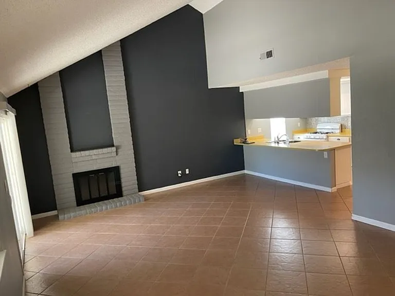1825 Vista Creek Dr — Photo 9