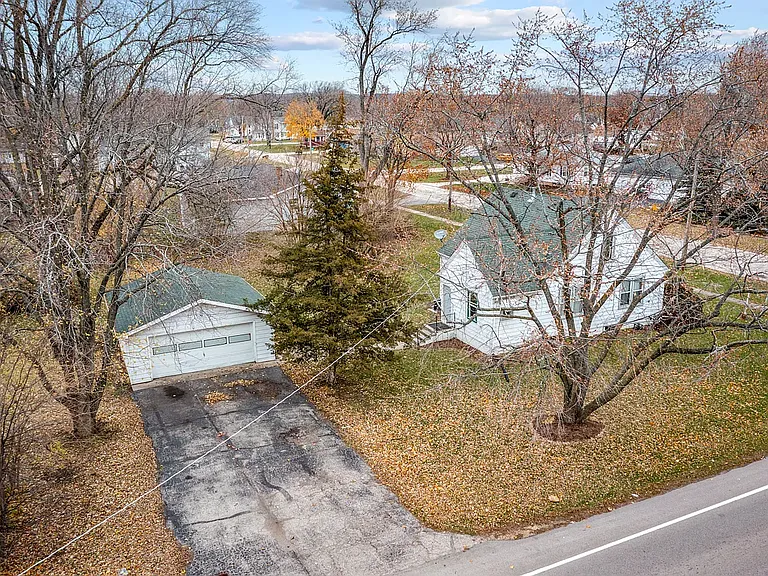 604 N Taylor St — Photo 3