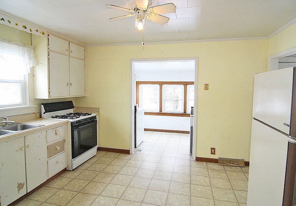 1st image of 913 Penny St