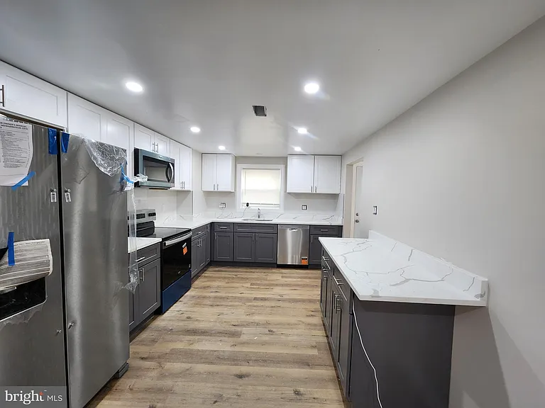 523 Wellesley St — Photo 2