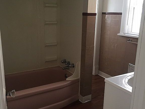 5th image of 122 Race St