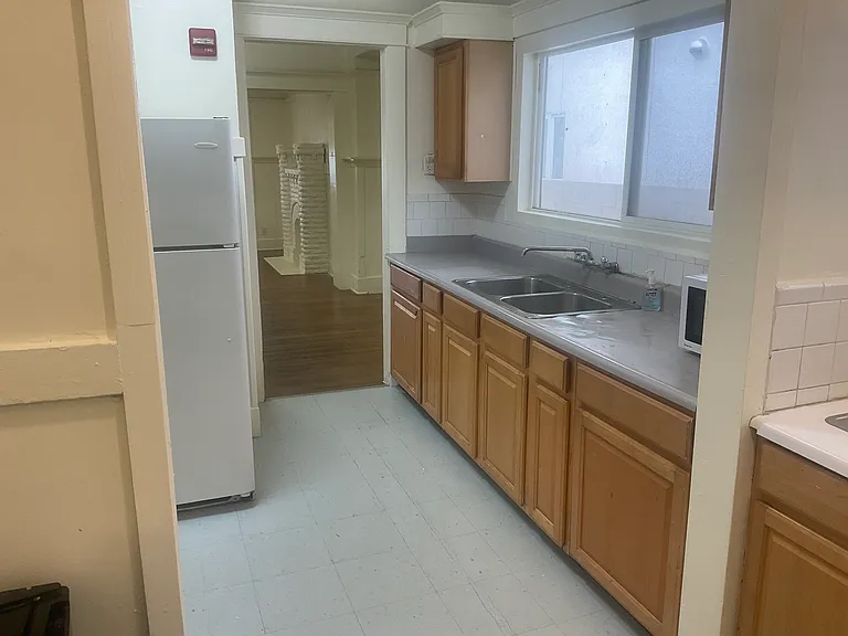 1412 W Jefferson Blvd — Photo 4