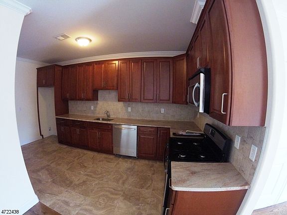 4th image of 450 E Jersey St