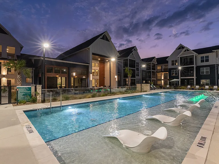 Miro Luxury Apartments — Photo 41