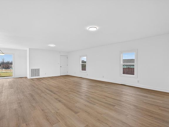 5th image of 583 Berry Rd