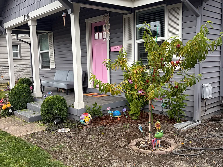 1108 S 5th Ave — Photo 2