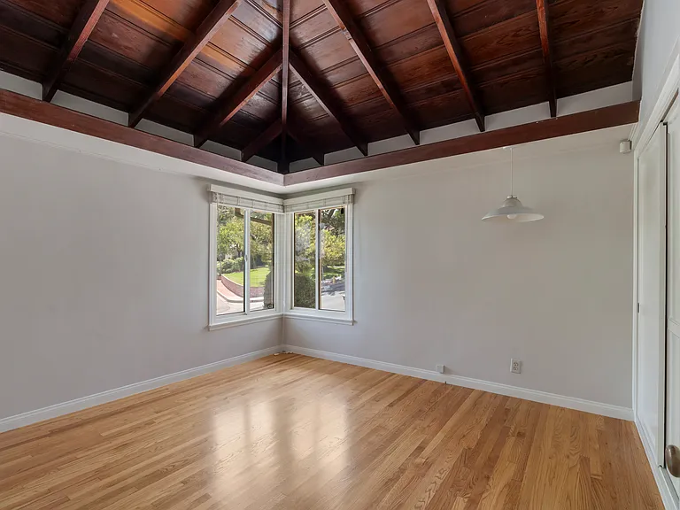 229 Glenullen Dr — Photo 17