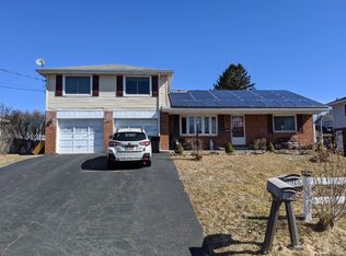 18 Ledgewood Dr, Albany, NY 12205
