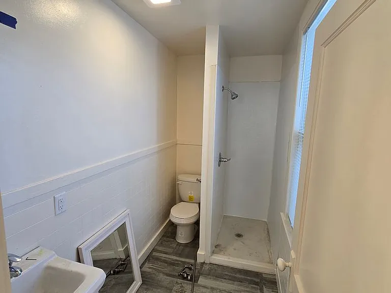 109 Milwaukee Ave W — Photo 8