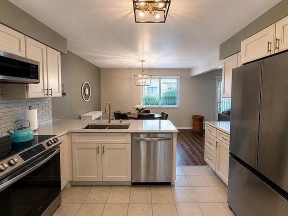 3rd image of 973 Millpond Rd