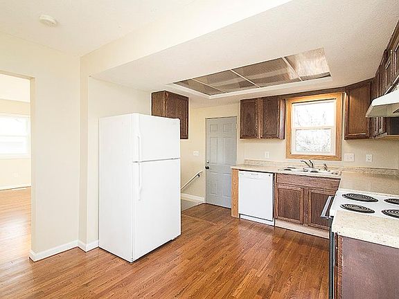 3rd image of 150 N Washington St