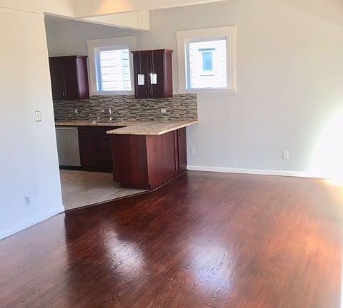 4th image of 445 Hoffman Ave