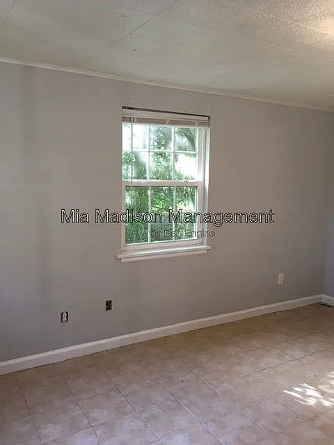 2 bed, 1.0 bath, 572 sqft, $1,200 — Photo 3