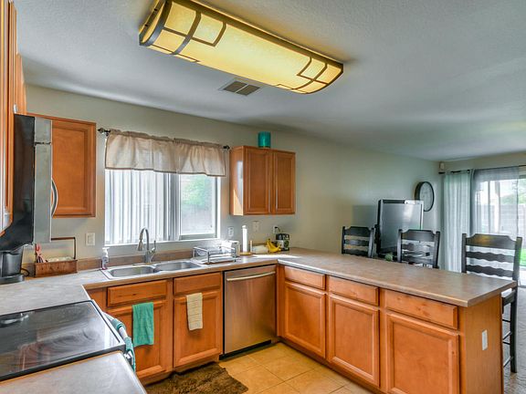 3rd image of 1078 E Monteleone St