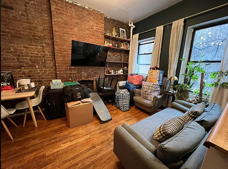 Photo 2 of 17 - 370 W 46th St #4 - Manhattan, NY Building Photo - 370 W 46th St #4