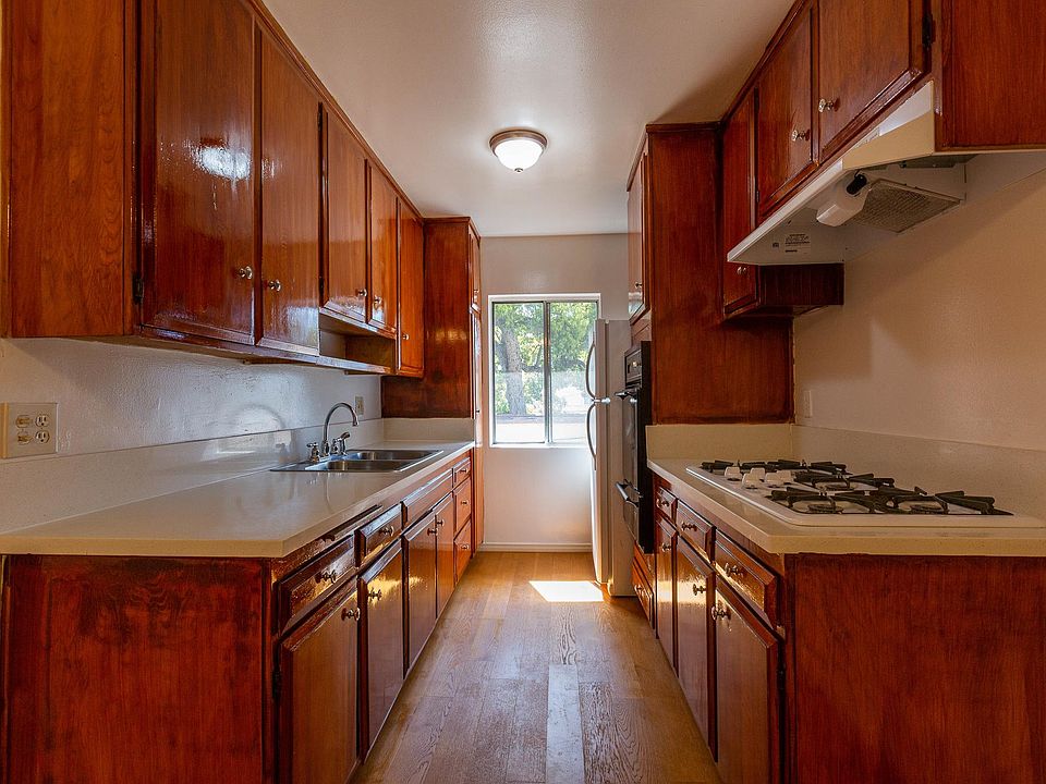 1st image of 842 N Sycamore Ave #6