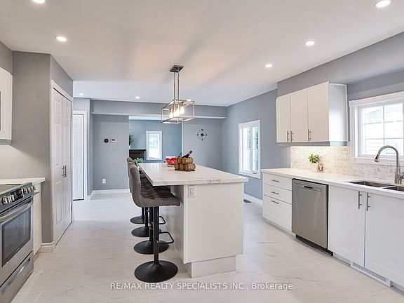 4th image of 15 Lankin Ave